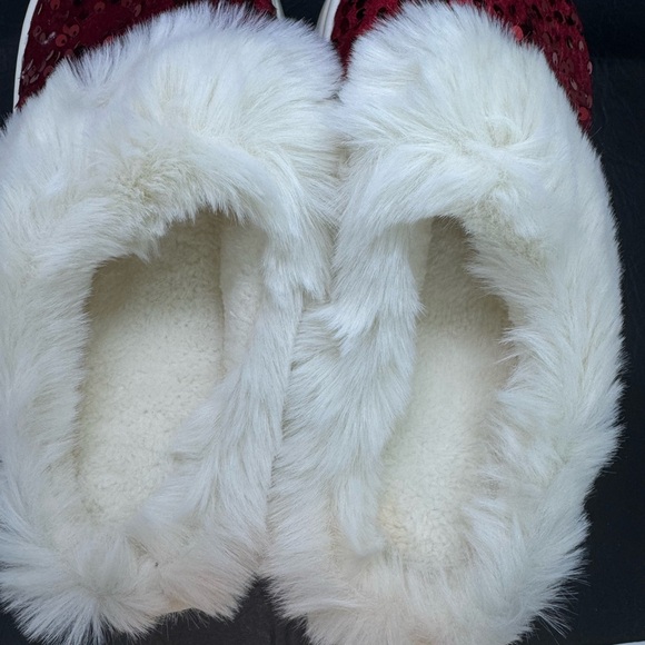 Women’s Slippers New - Picture 6 of 6